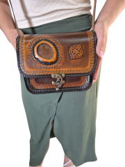 Kadın Hakiki Deri Omuz Çantası El İşçiliği Hanmade Taş Aksesuarlı 20cm x 22cm